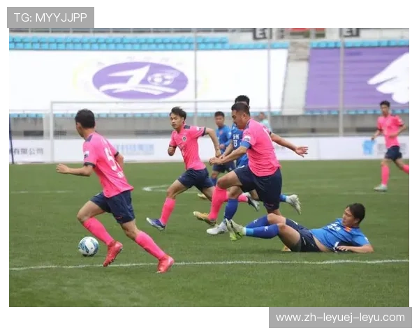 足球比赛中的快速反击与组织配合